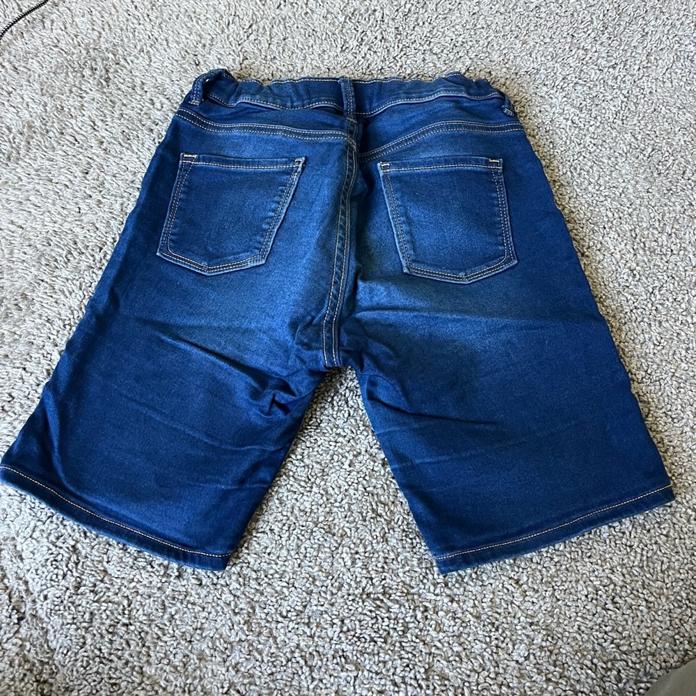 Size 16 kids but fits like a 4 for an adult